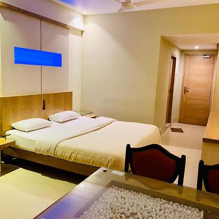 Hotel Rama Krishna ロナバラ エクステリア 写真