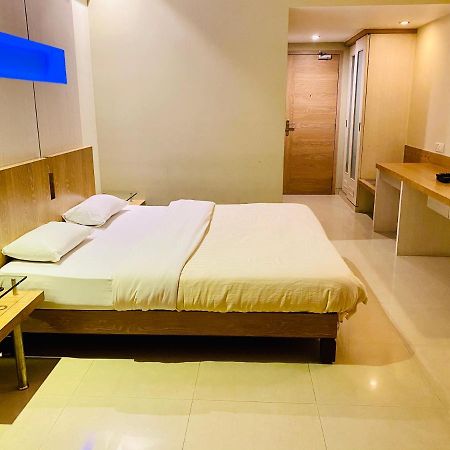 Hotel Rama Krishna ロナバラ エクステリア 写真